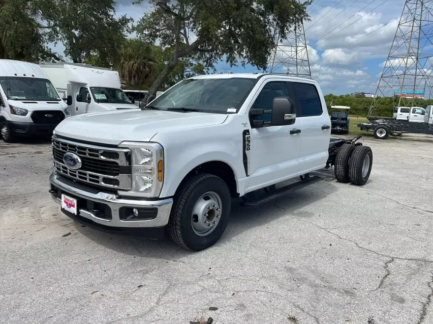 2026 Ford F-350 XL photo 1