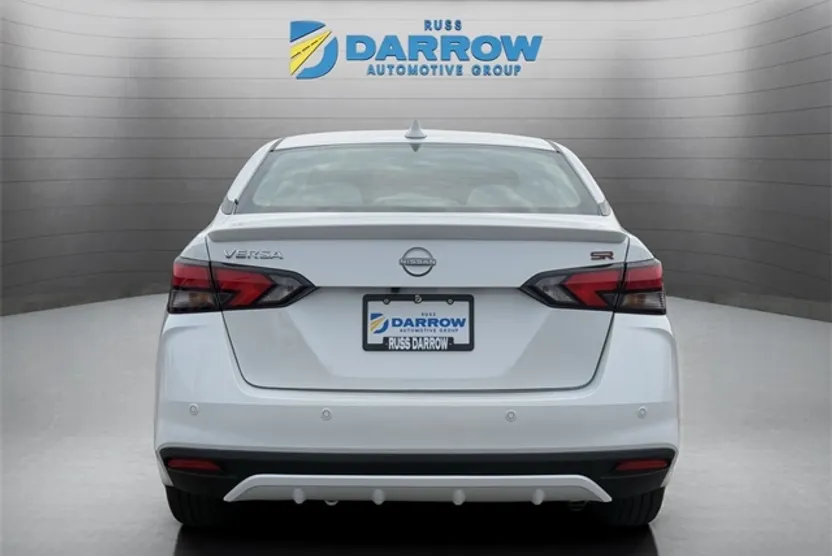 2025 Nissan Versa 1.6 SR photo 1