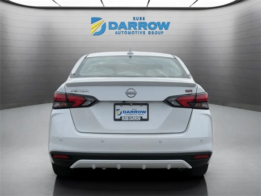 2025 Nissan Versa 1.6 SR photo 1