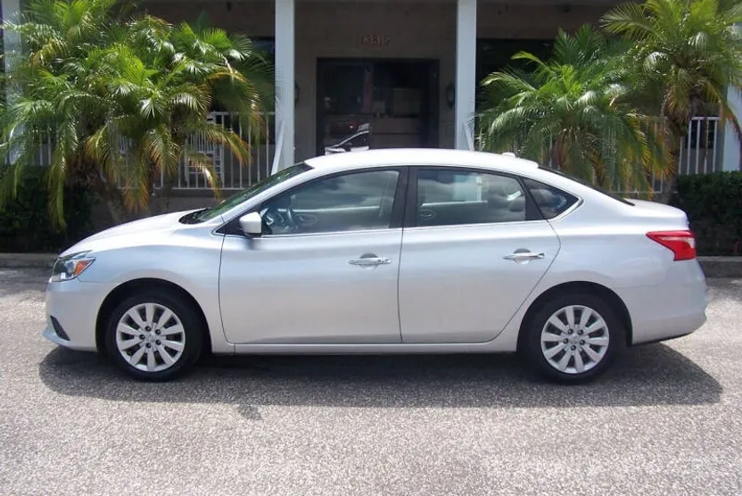 2016 Nissan Sentra SV photo 1