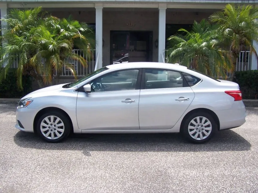 2016 Nissan Sentra SV photo 1