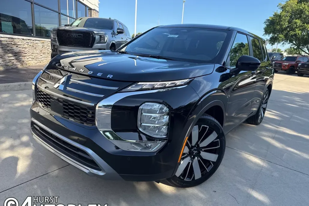 2025 Mitsubishi Outlander SE photo 1