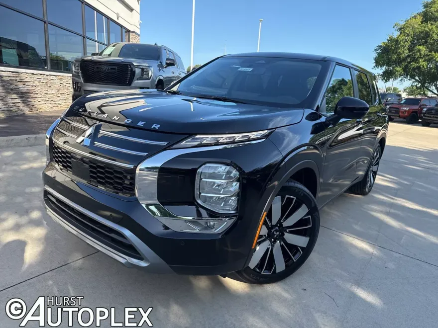 2025 Mitsubishi Outlander SE photo 1