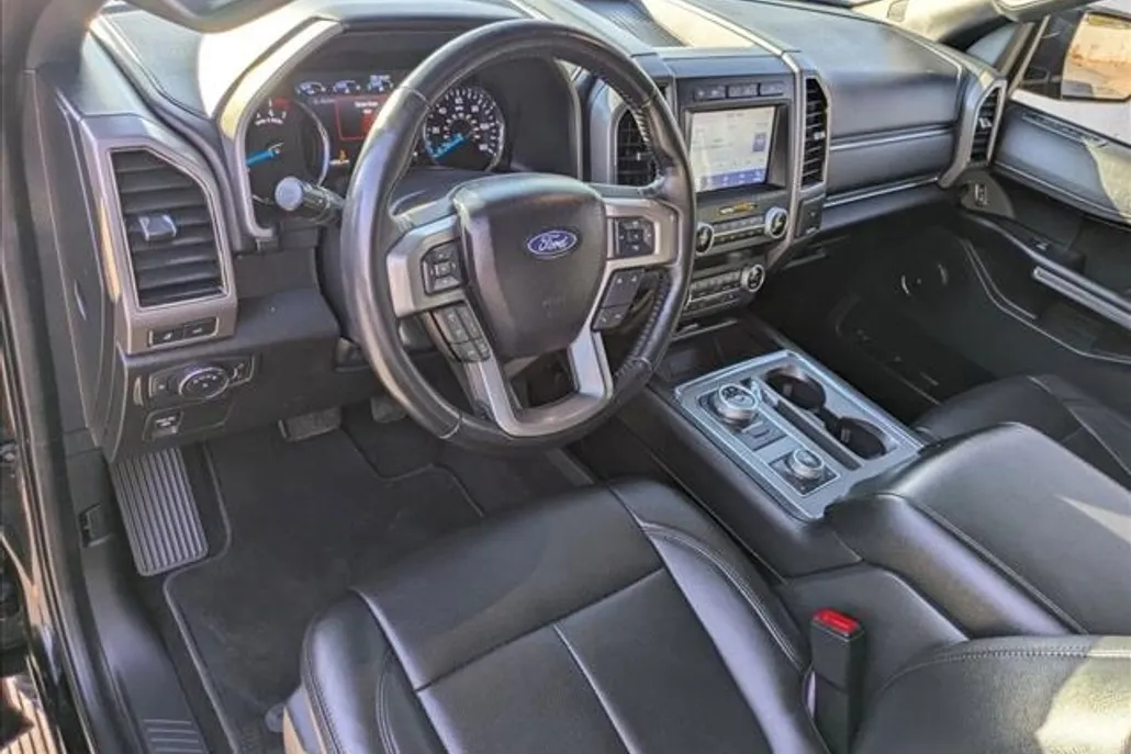 2021 Ford Expedition XLT photo 1