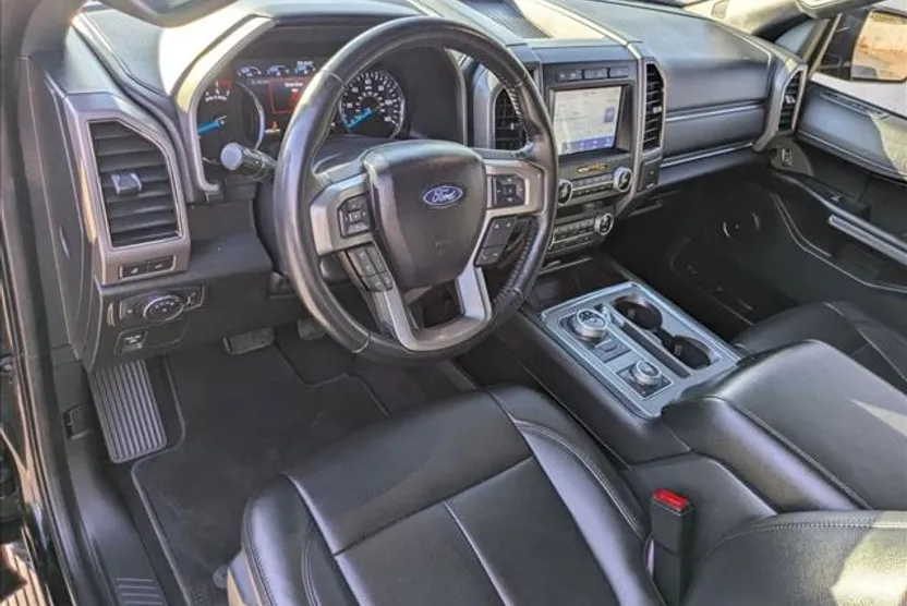 2021 Ford Expedition XLT photo 1