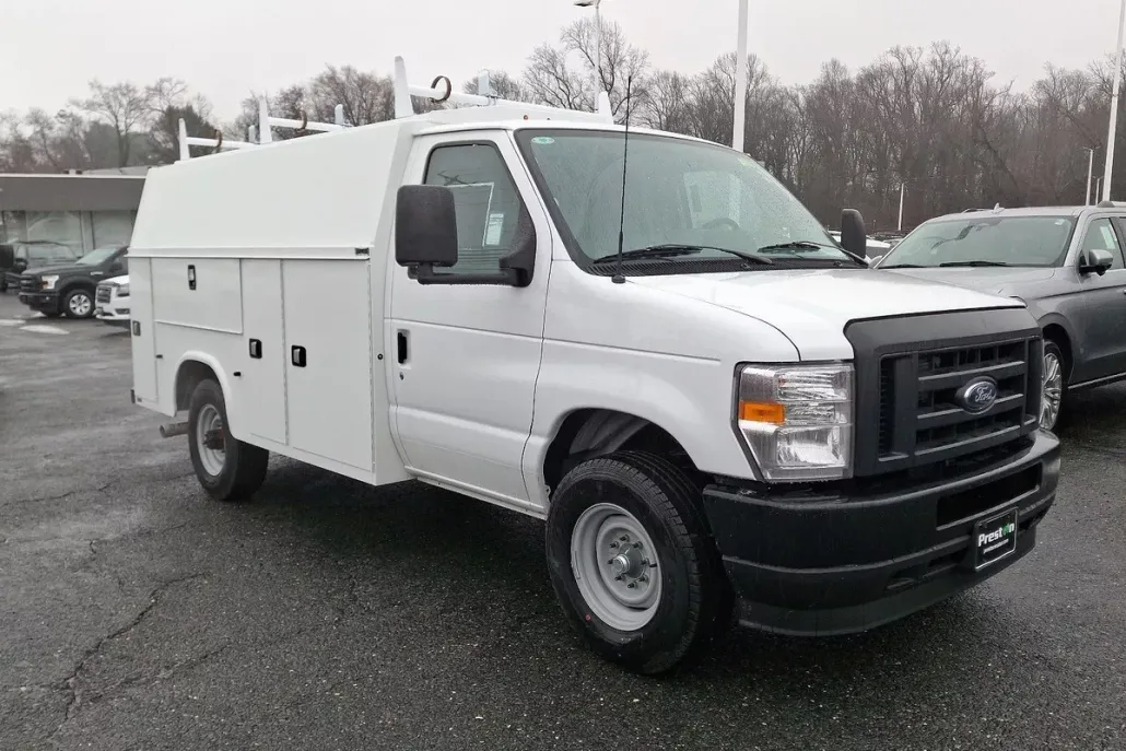 2025 Ford E-350 Base photo 1