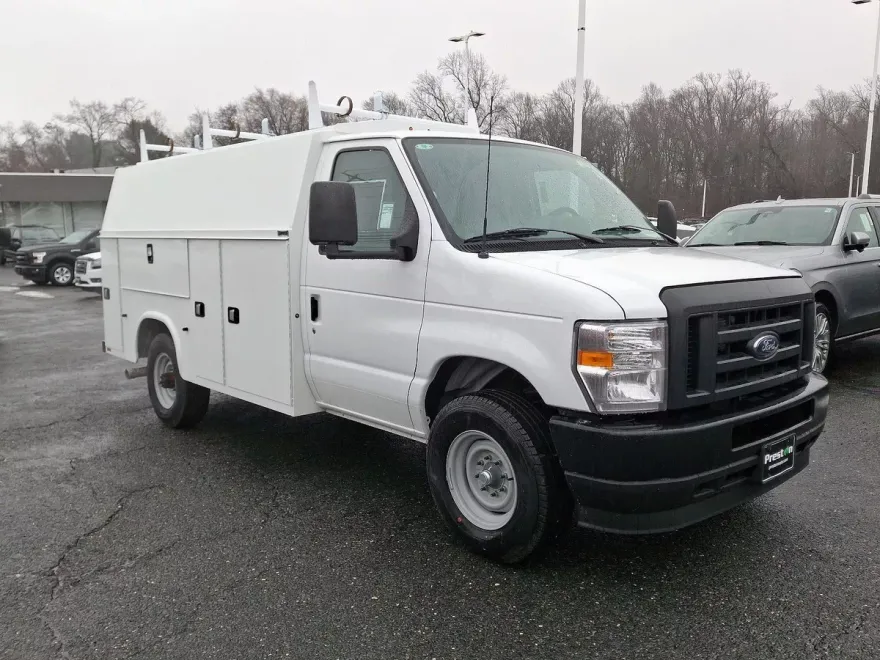 2025 Ford E-350 Base photo 1