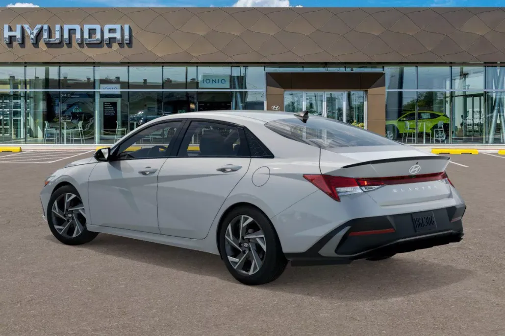 2025 Hyundai Elantra SEL Sport photo 1