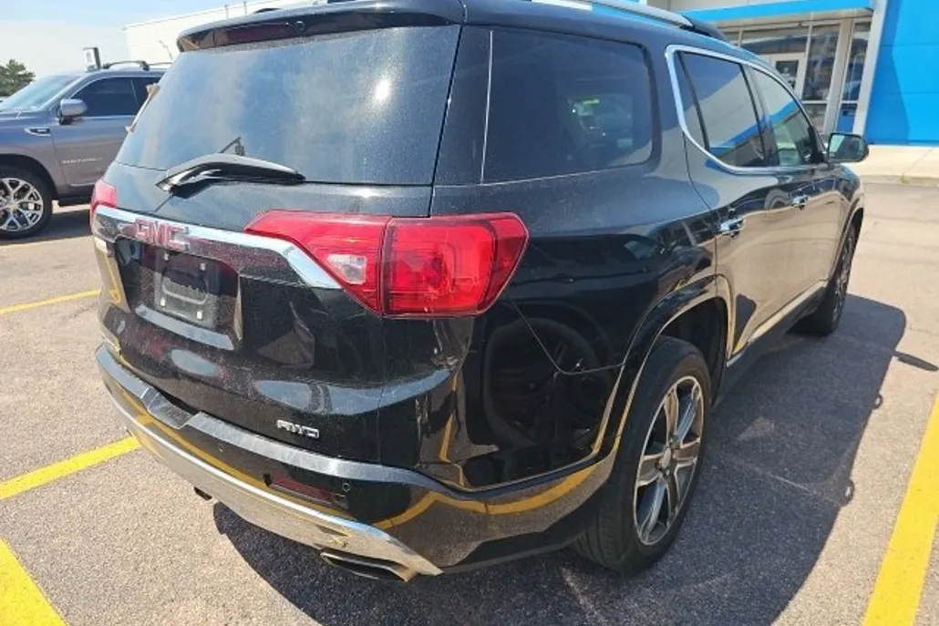 2017 Gmc Acadia Denali photo 1