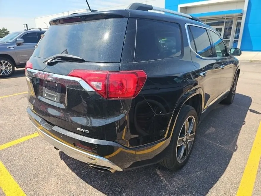 2017 Gmc Acadia Denali photo 1
