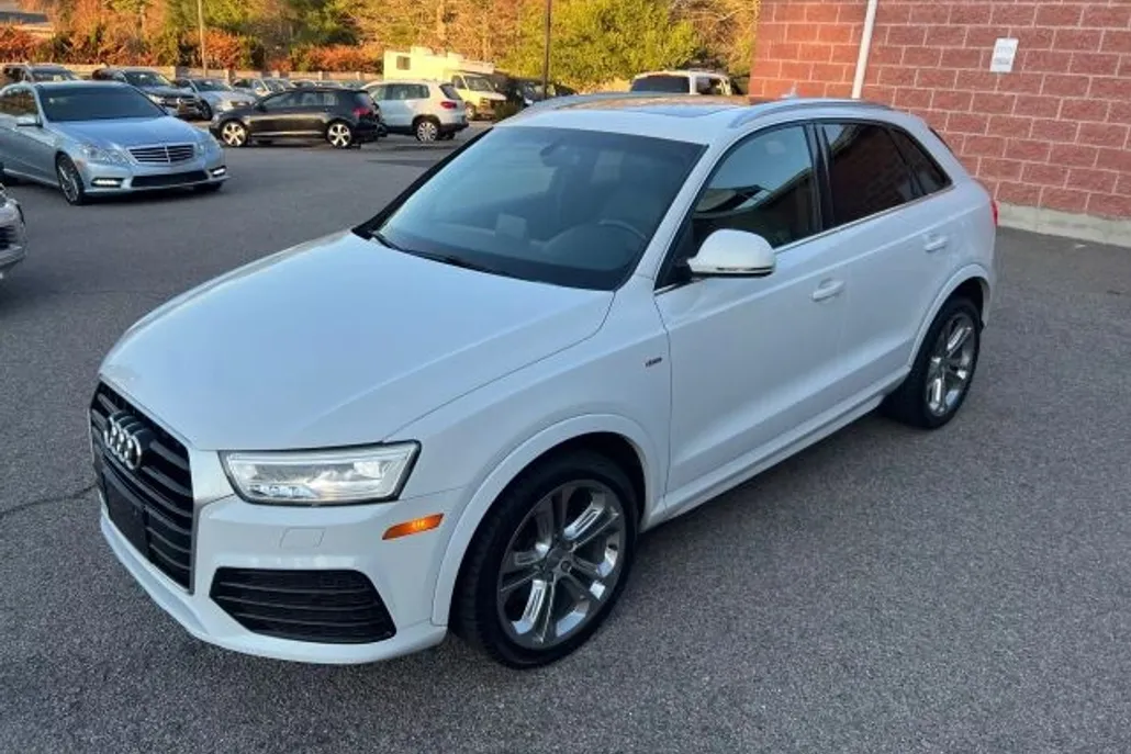 2016 Audi Q3 Prestige photo 1