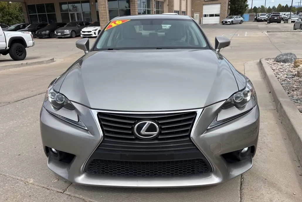 2016 Lexus IS 300 photo 1