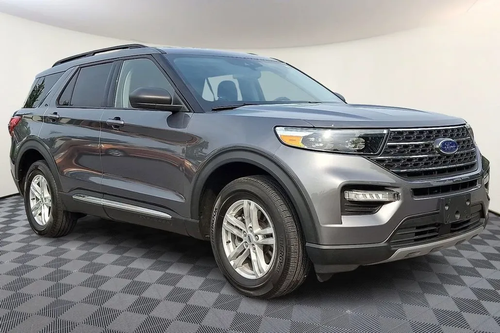 2022 Ford Explorer XLT photo 1