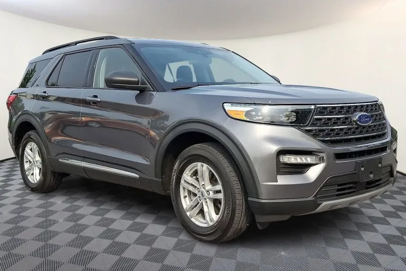 2022 Ford Explorer XLT photo 1