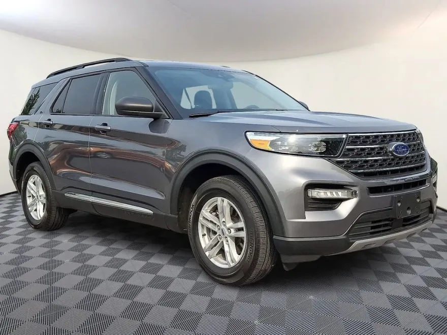 2022 Ford Explorer XLT photo 1
