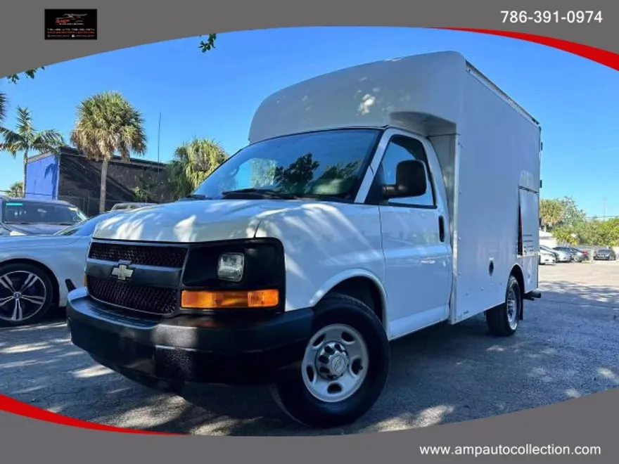 2014 Chevrolet Express Cutaway Van photo 1