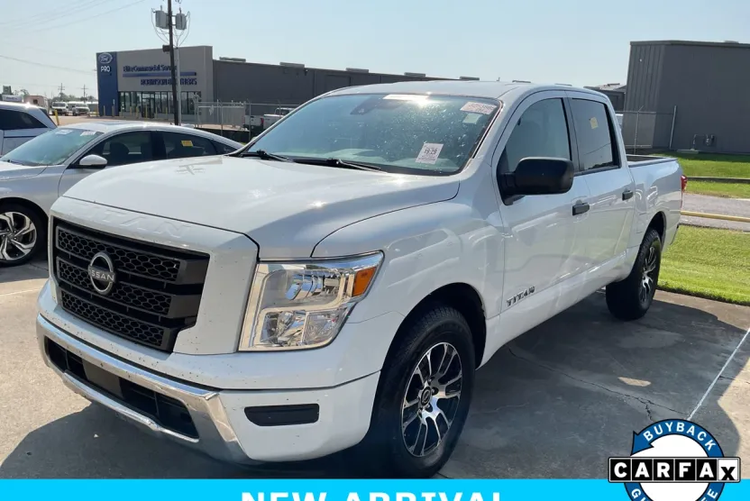 2023 Nissan Titan SV photo 1