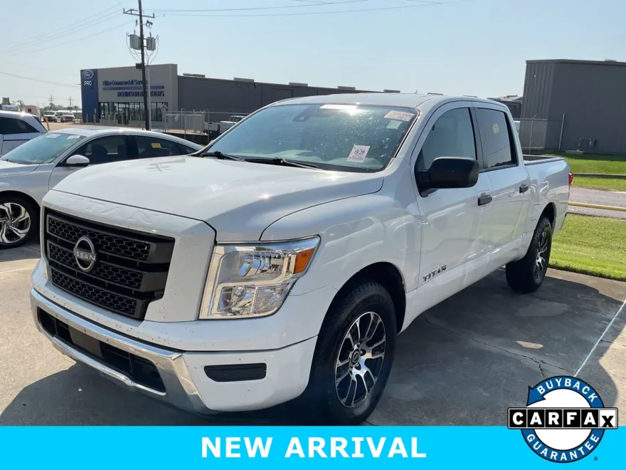 2023 Nissan Titan SV photo 1