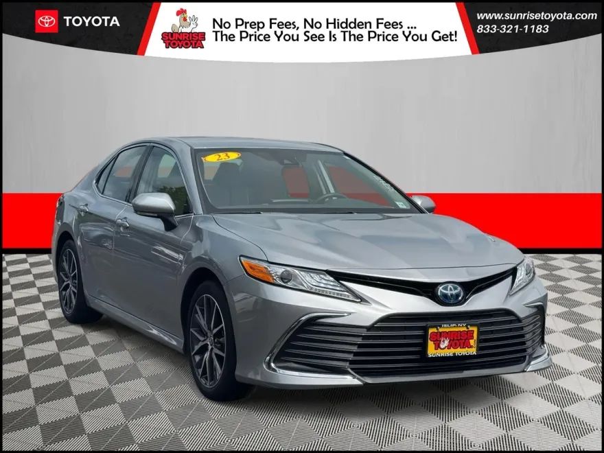 2023 Toyota Camry Hybrid XLE photo 1
