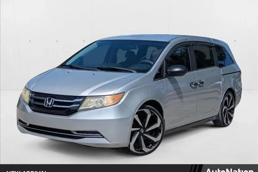 2015 Honda Odyssey LX photo 1