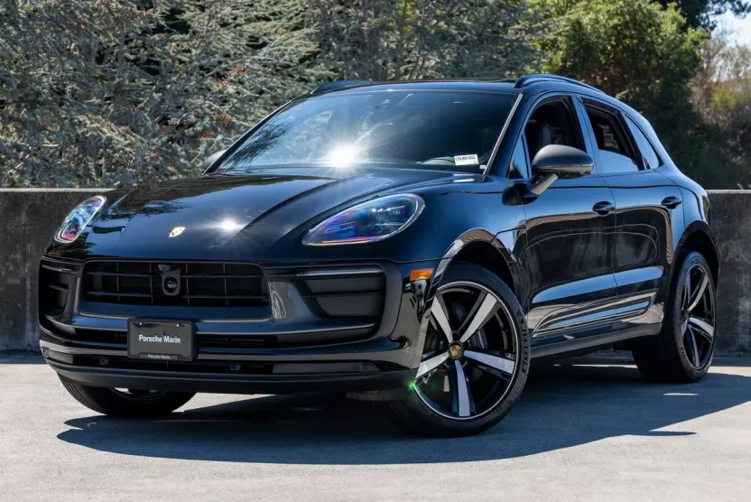 2025 Porsche Macan T photo 1