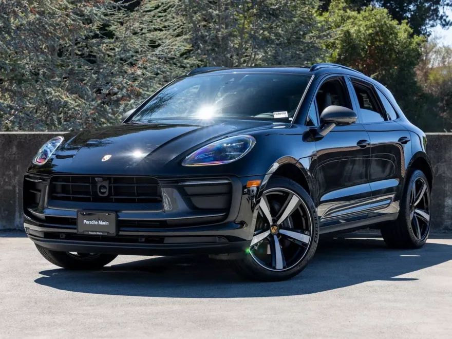 2025 Porsche Macan T photo 1