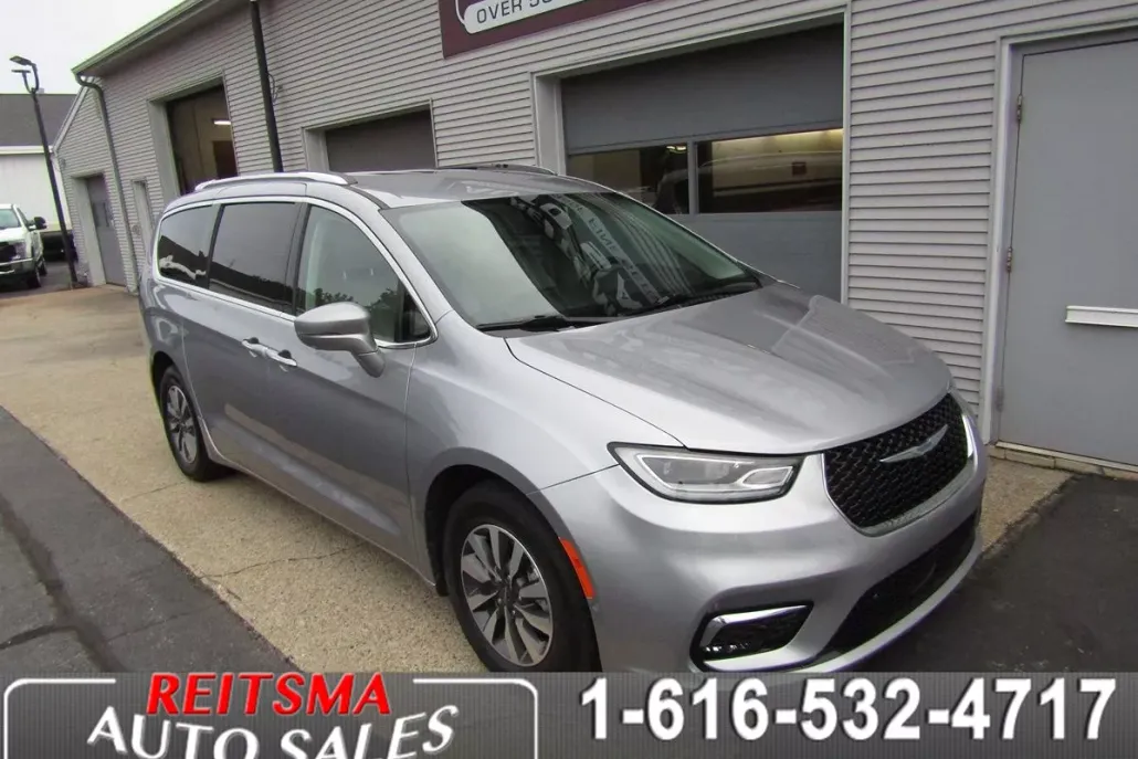 2021 Chrysler Pacifica Hybrid Touring L photo 1