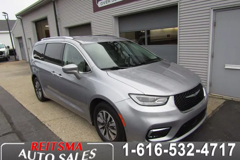 2021 Chrysler Pacifica Hybrid Touring L photo 1