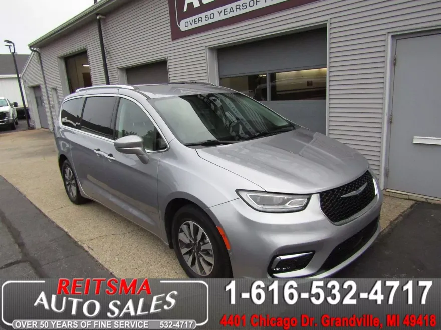 2021 Chrysler Pacifica Hybrid Touring L photo 1