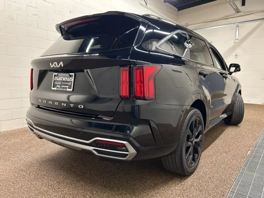 2022 Kia Sorento SX photo 1