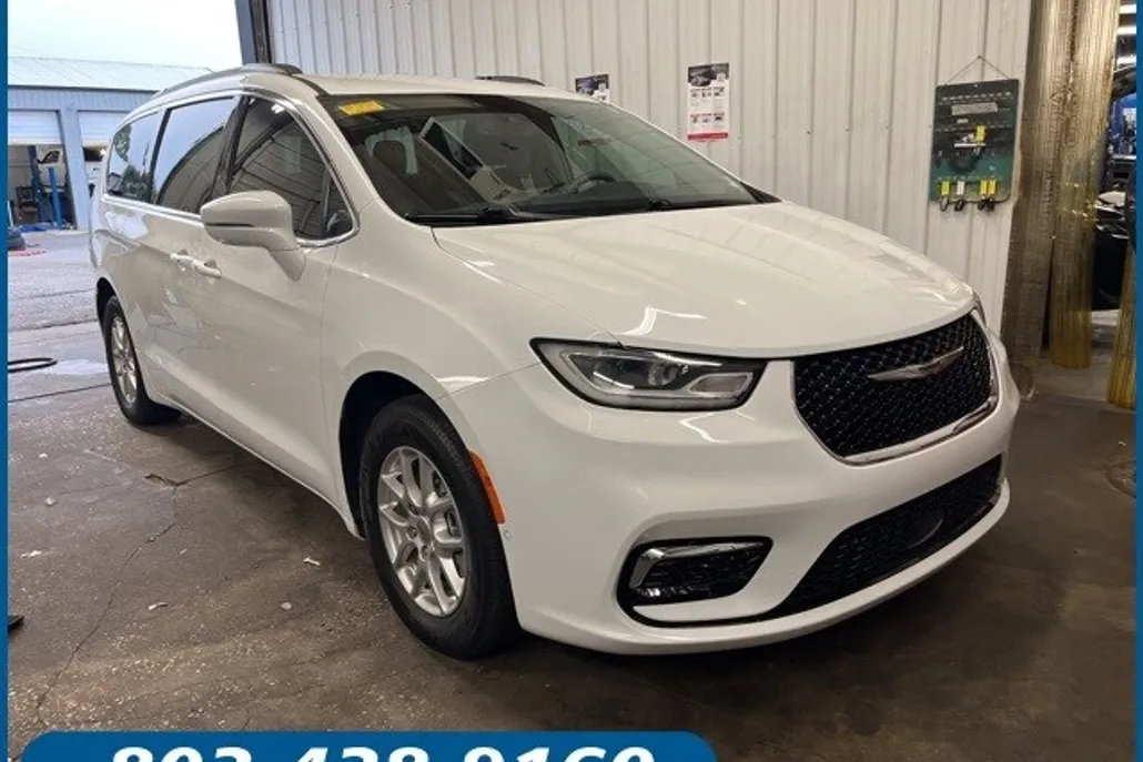 2022 Chrysler Pacifica Touring L photo 1