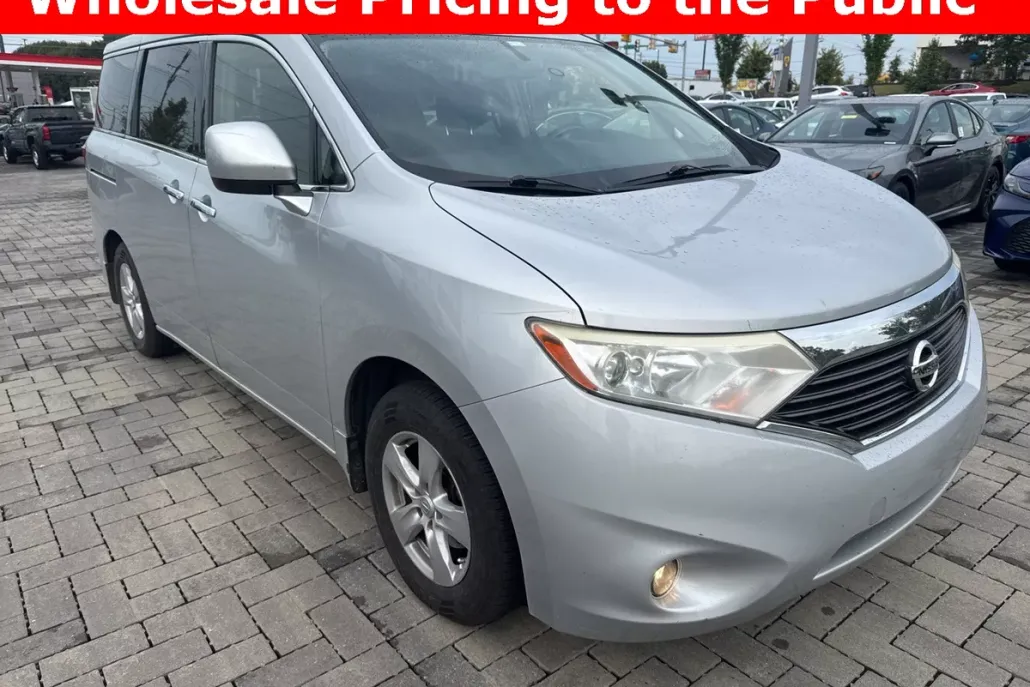 2014 Nissan Quest SV photo 1