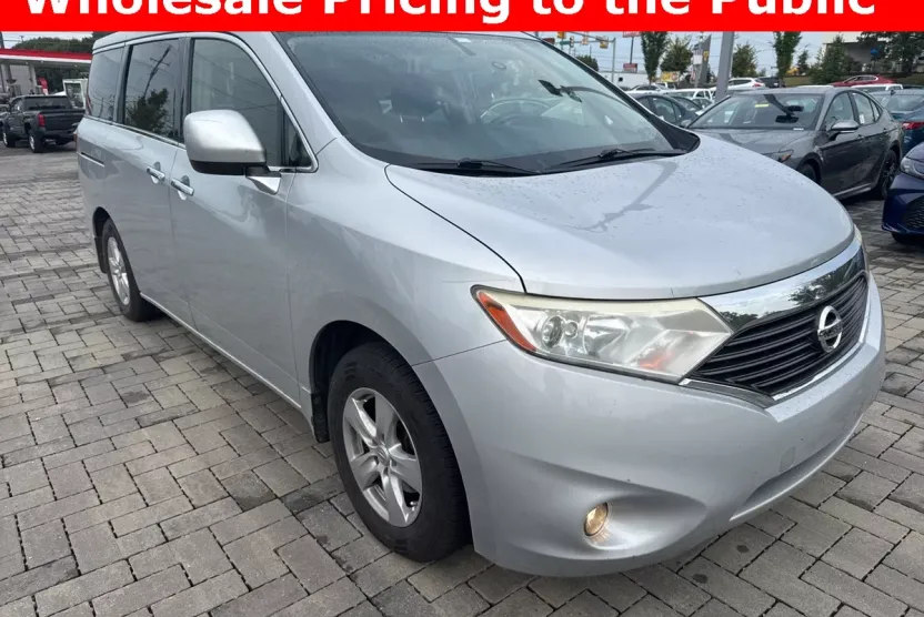 2014 Nissan Quest SV photo 1