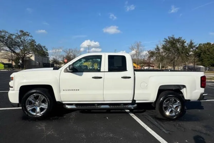 2019 Chevrolet Silverado 1500 Custom photo 1