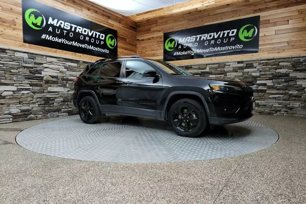 2023 Jeep Cherokee Altitude Lux photo 1