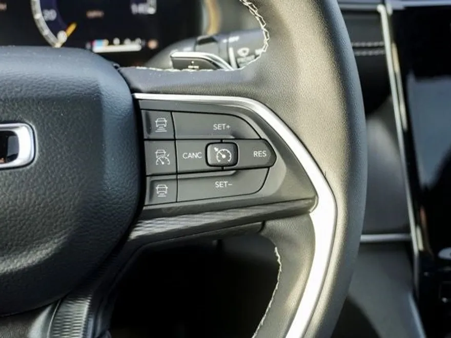 2025 Jeep Grand Cherokee Altitude photo 23