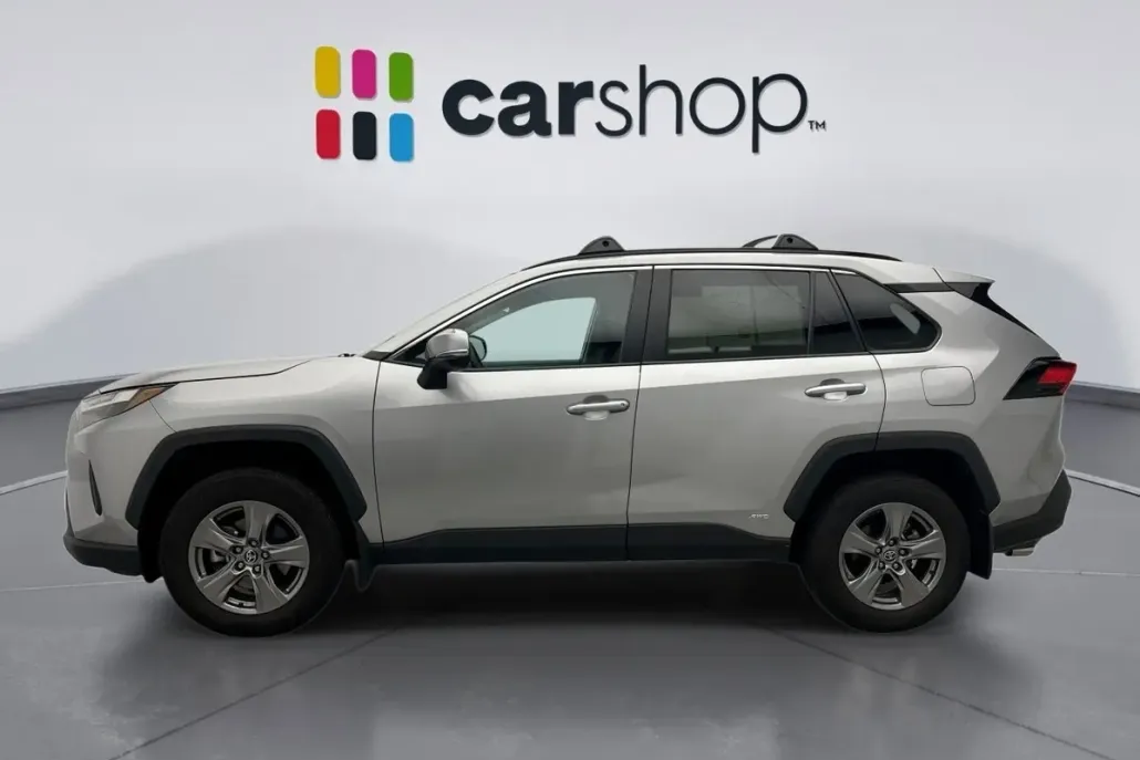 2024 Toyota RAV4 Hybrid XLE photo 1