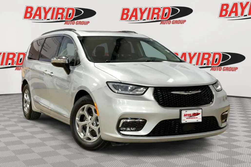 2023 Chrysler Pacifica Limited photo 1