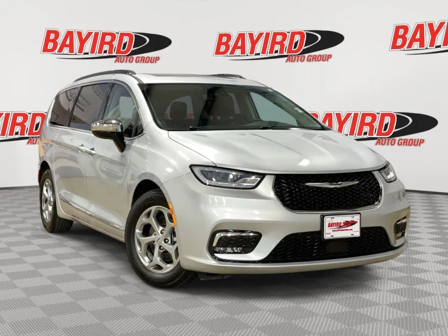 2023 Chrysler Pacifica Limited photo 1