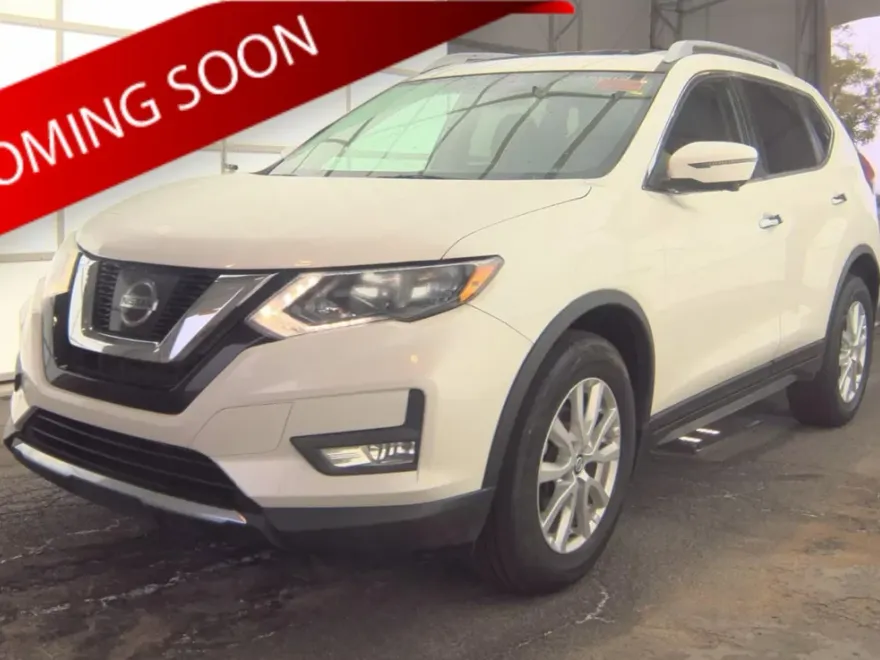 2017 Nissan Rogue SV photo 1