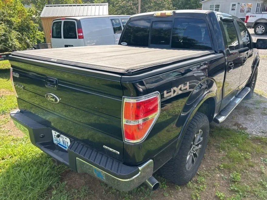 2011 Ford F-150 Lariat photo 1