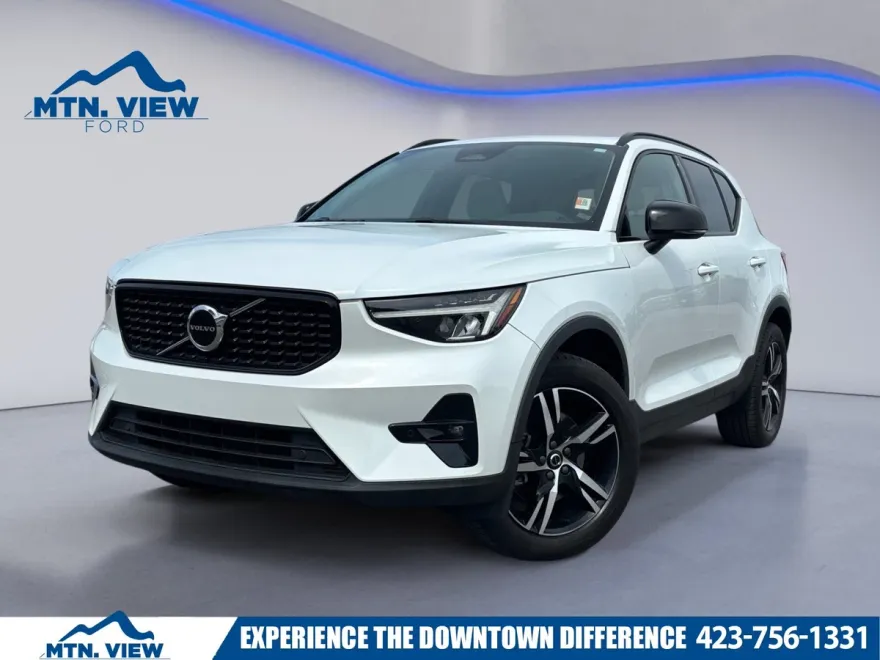 2023 Volvo XC40 Plus photo 1