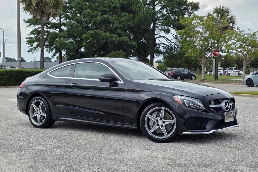 2017 Mercedes Benz C 300 4MATIC Coupe photo 1