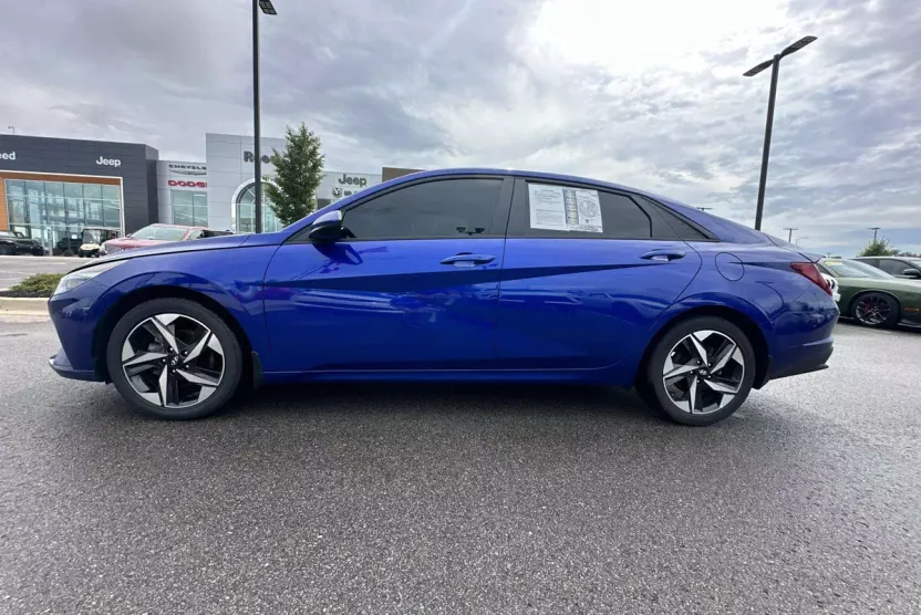 2023 Hyundai Elantra SEL photo 1