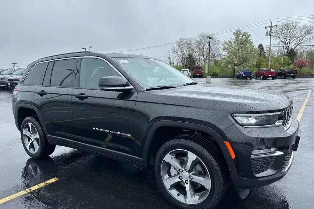 2025 Jeep Grand Cherokee Limited photo 1