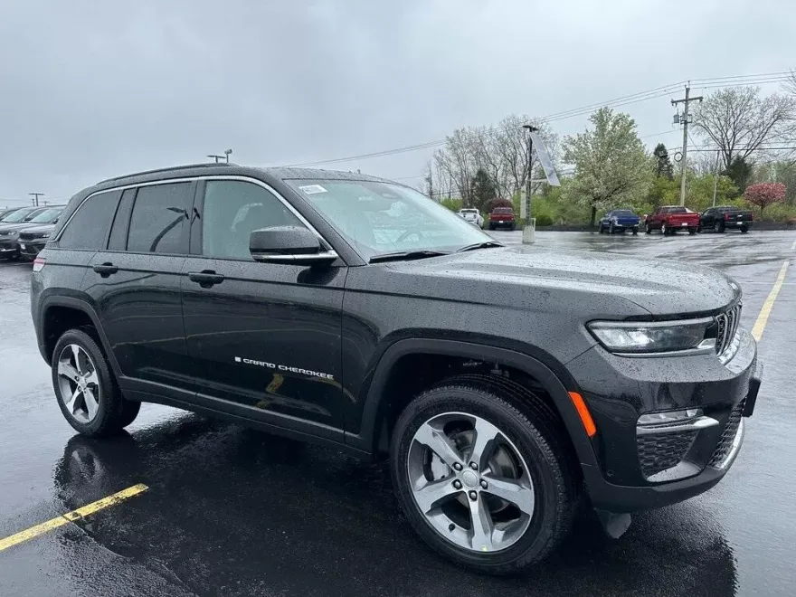 2025 Jeep Grand Cherokee Limited photo 1
