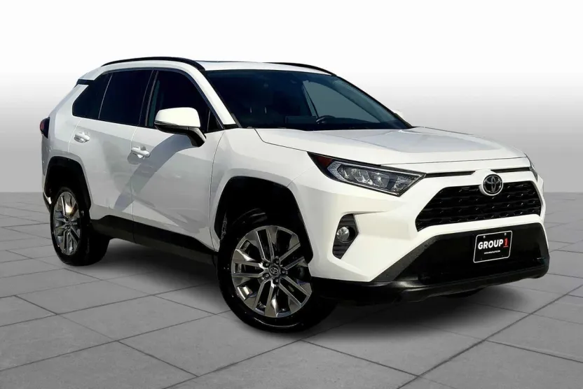 2019 Toyota RAV4 XLE Premium photo 1