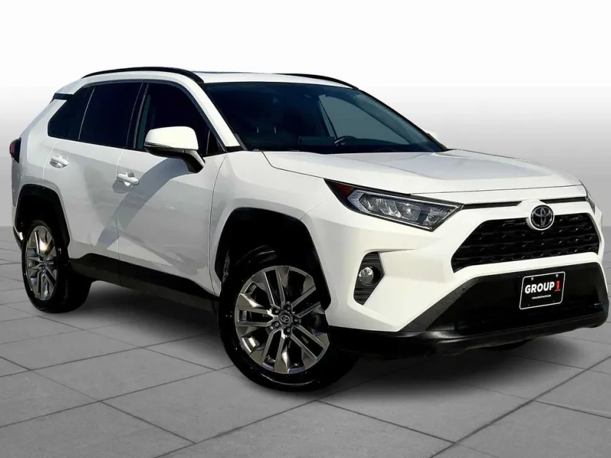 2019 Toyota RAV4 XLE Premium photo 1