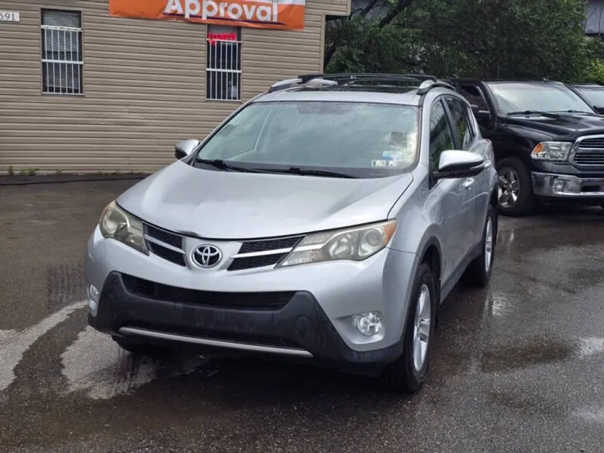 2013 Toyota RAV4 XLE photo 1