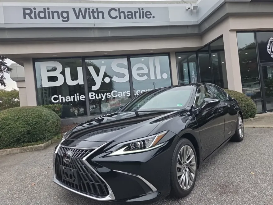 2023 Lexus ES 300h Luxury photo 1
